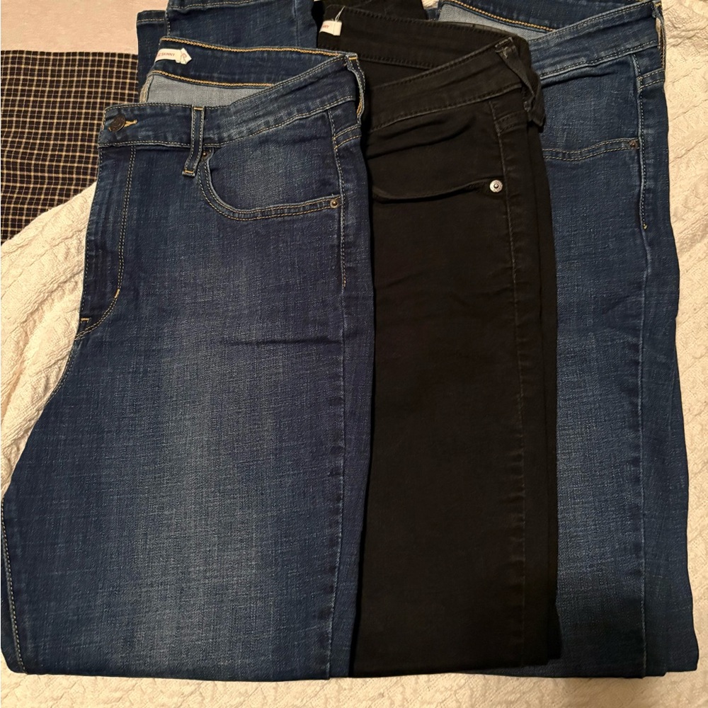 3 pair of 721 High Rise skinny Levi’s jeans size 33, inseam is 30.